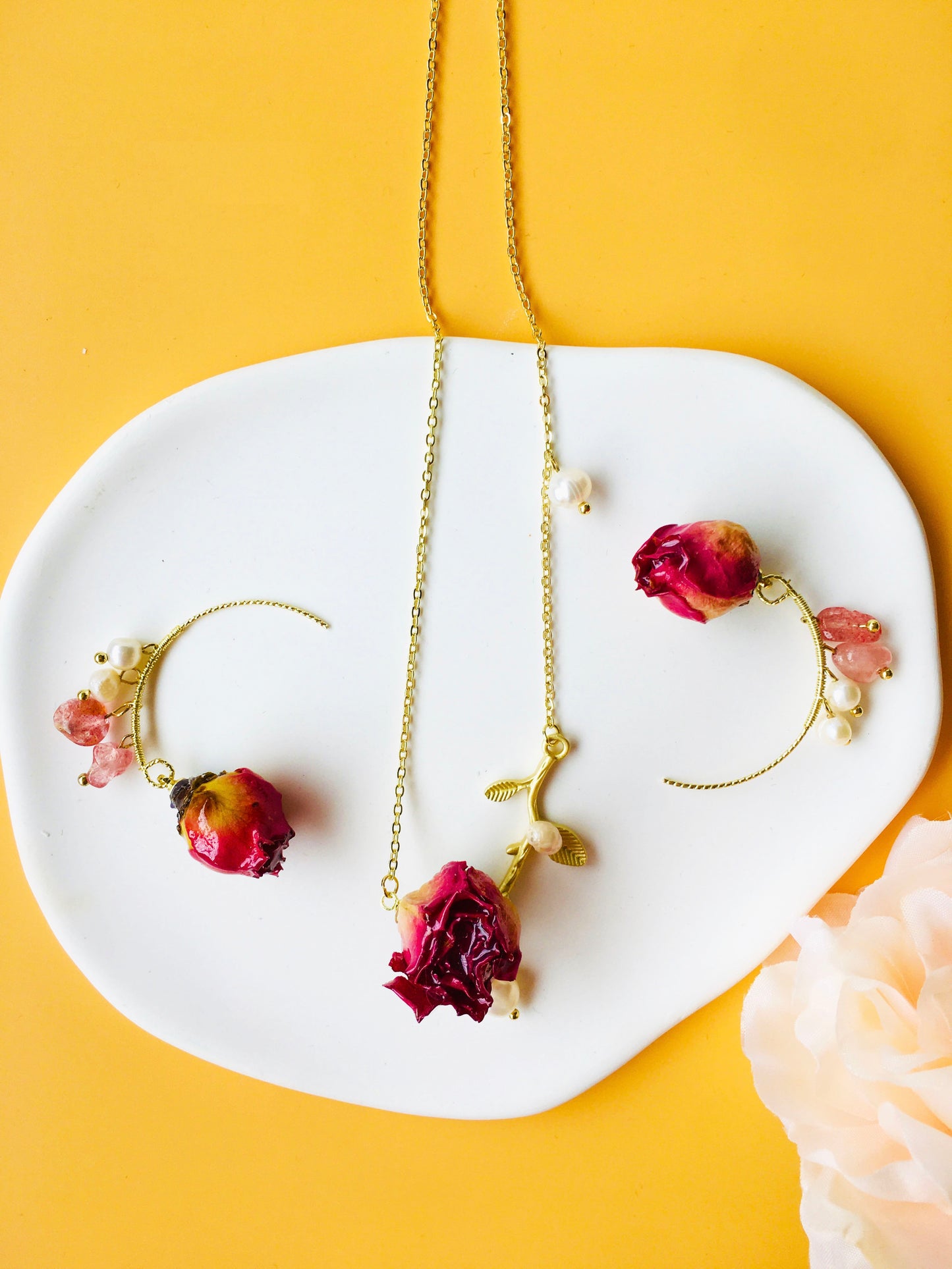Hotpink Rose Dried Flower with Pearl Pendant Necklace & Pearl with Crystal Jewelry Set