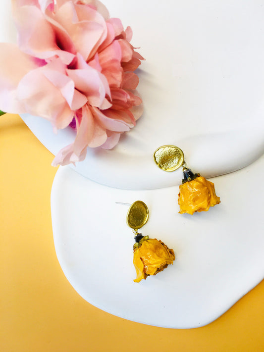 Rose Dried Flower with Gold Metal Decor Drop Earrings