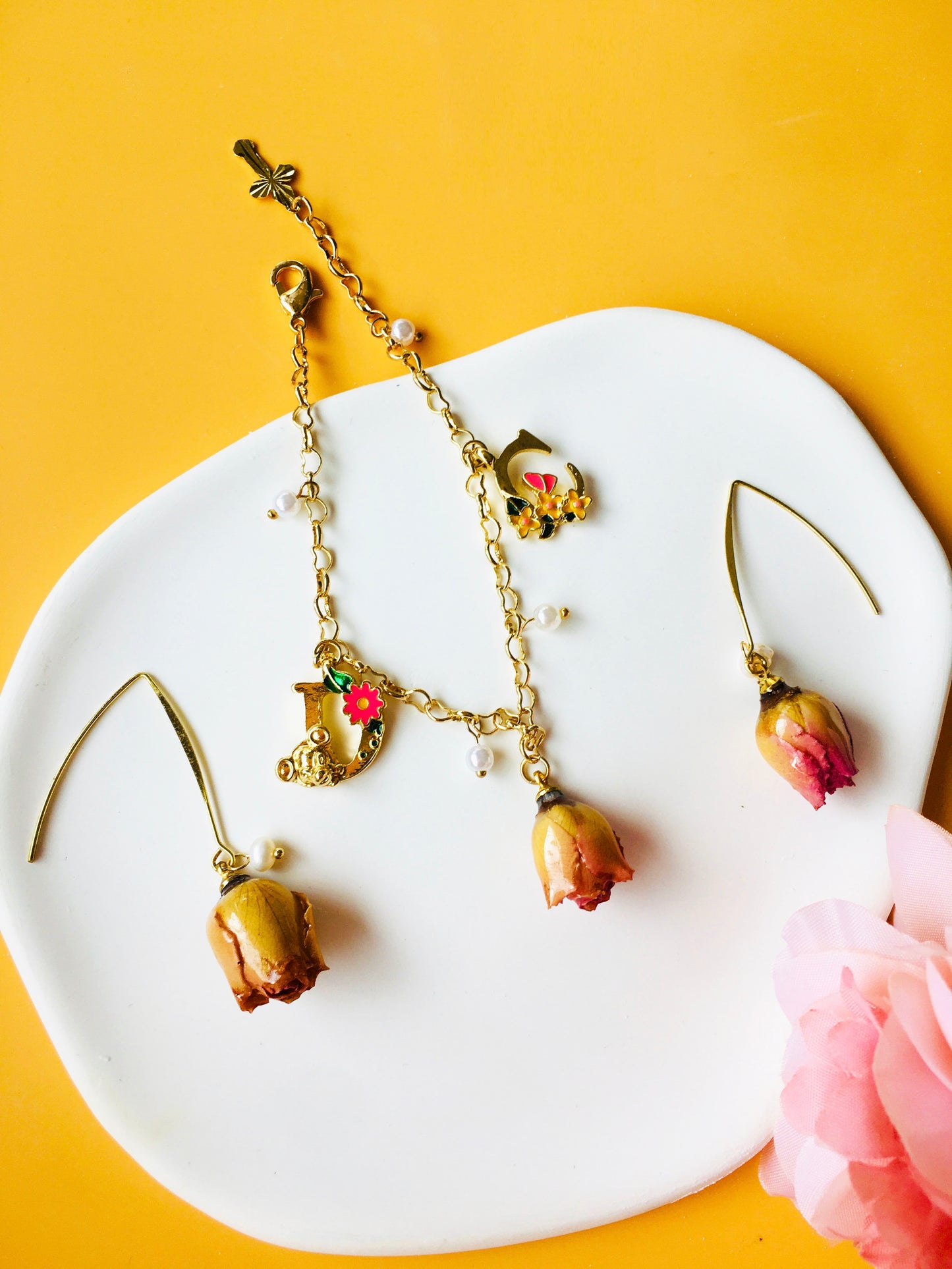 Hotpink Rose Dried Flower with Pearl & Letter Pendant Bracelet & Flower with Pearl Drop Earrings Jewelry Set