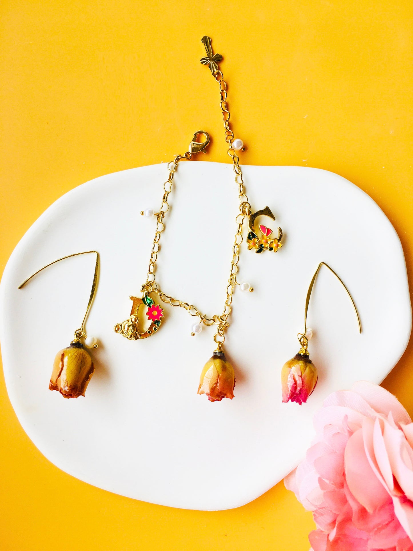 Hotpink Rose Dried Flower with Pearl & Letter Pendant Bracelet & Flower with Pearl Drop Earrings Jewelry Set