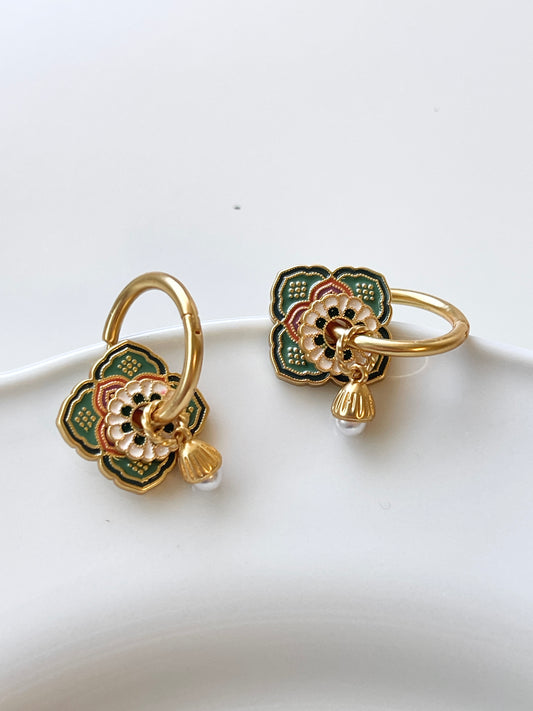 Vintage Floral Earrings with Pearl Drop Earrings