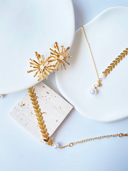 Asymmetric Leaf Decor Pearl Chain Necklace & Bracelet & Vintage Sun Earrings Jewelry Set