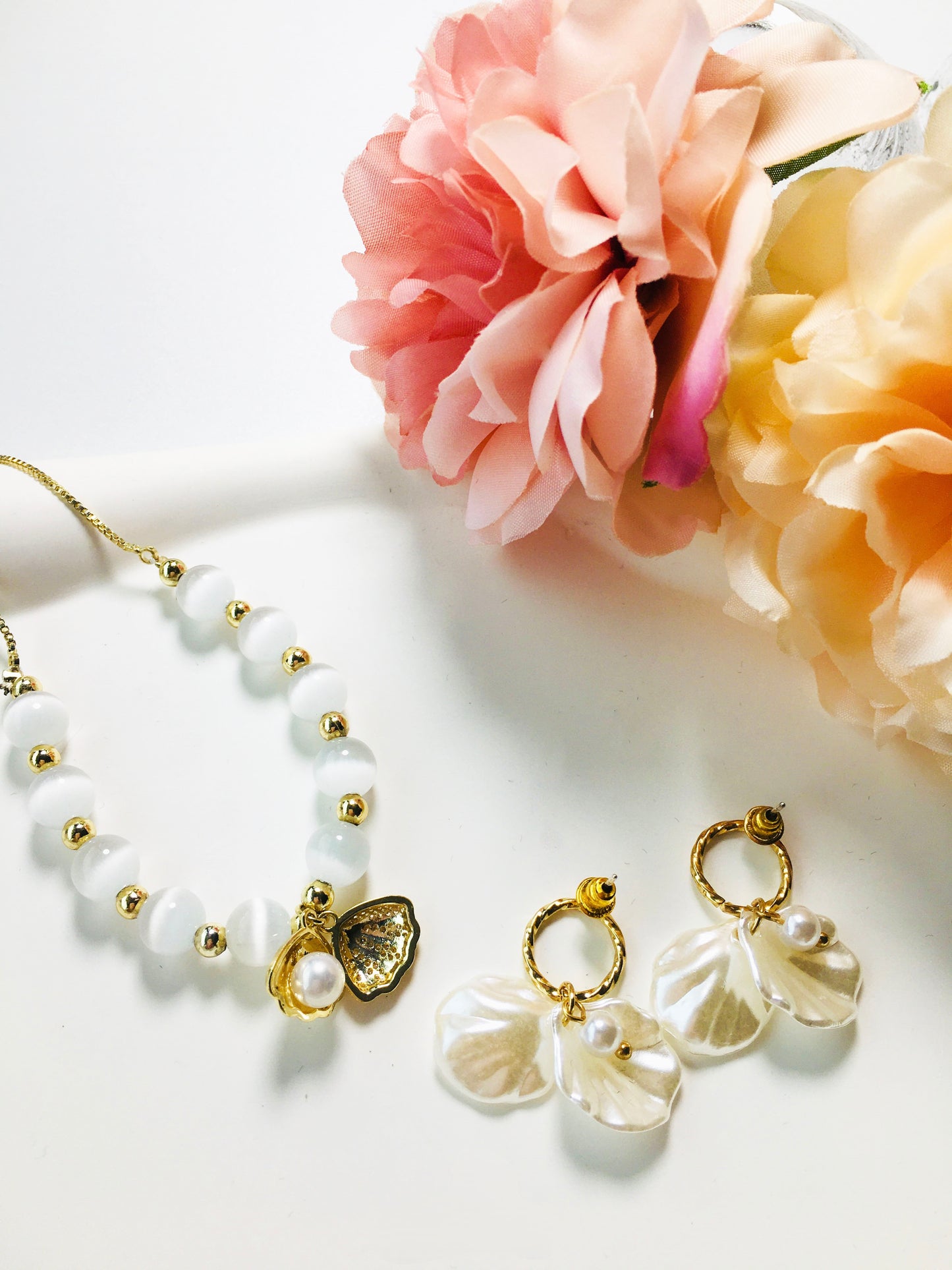 Gold Crystal Beaded Bracelet with Shell Charm & Shell with Pearl Drop Earrings Jewelry Set