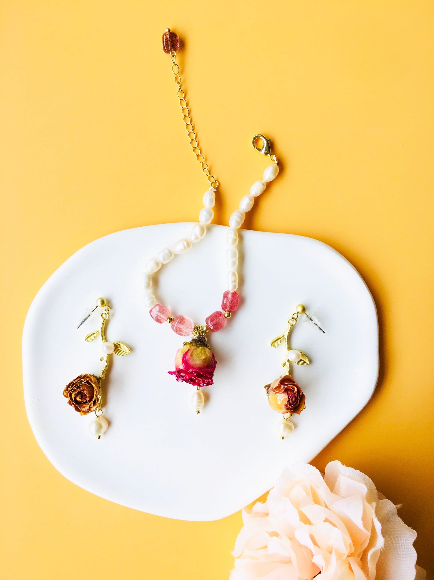 Rose Dried Flower with Pearl & Crystal Bracelet & Pearl Decor Drop Earrings Jewelry Set