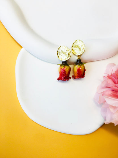 Rose Dried Flower with Gold Metal Decor Drop Earrings