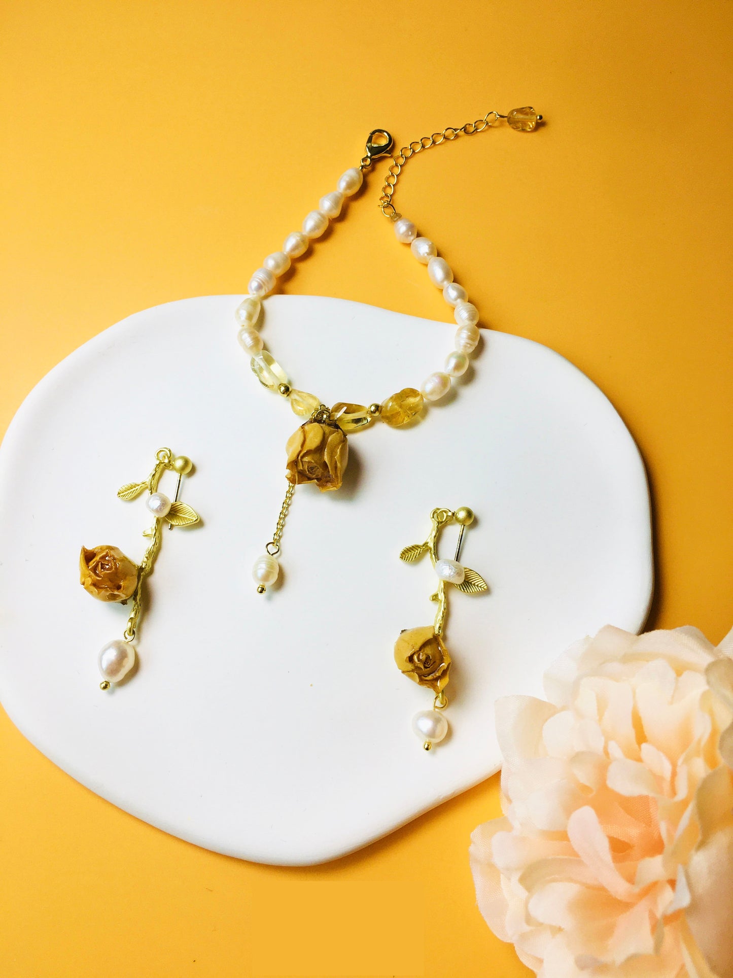 Rose Dried Flower with Pearl & Crystal Bracelet & Pearl Decor Drop Earrings Jewelry Set
